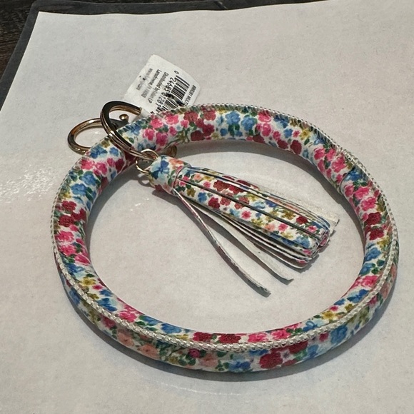 Multicolored Flowers White & Floral Keychain Bracelet with Tassel NWT - Picture 5 of 6